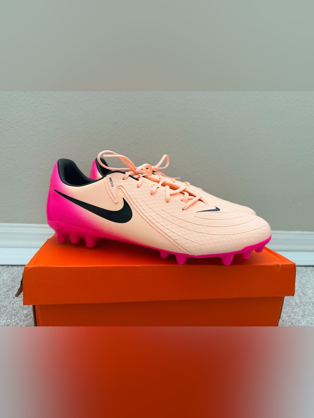 NEW Nike Men’s Phantom GX II Academy AG Soccer Cleats in Crimson Tint, size 12